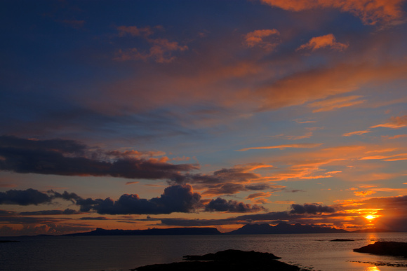 Sunset-over-Rhum-and-Eigg-from-Traigh